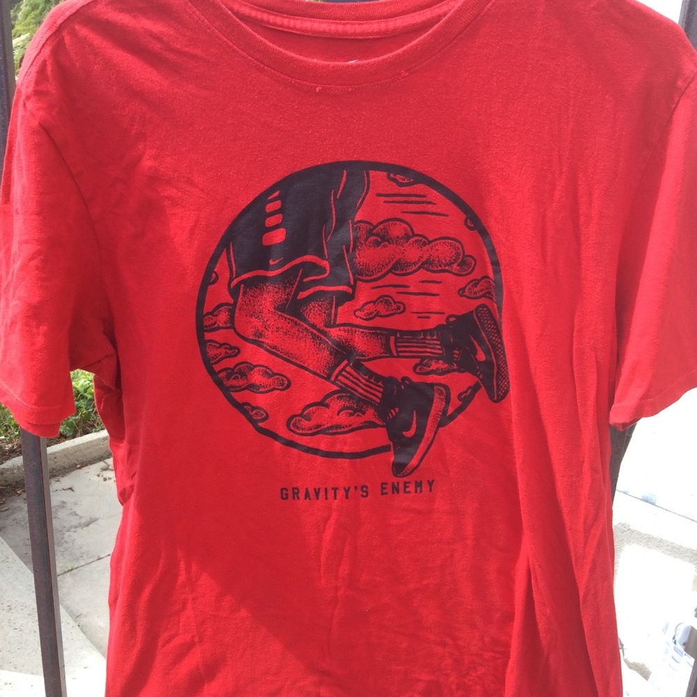 Nike Graphic Tee Gravitys Enemy Red Size Large